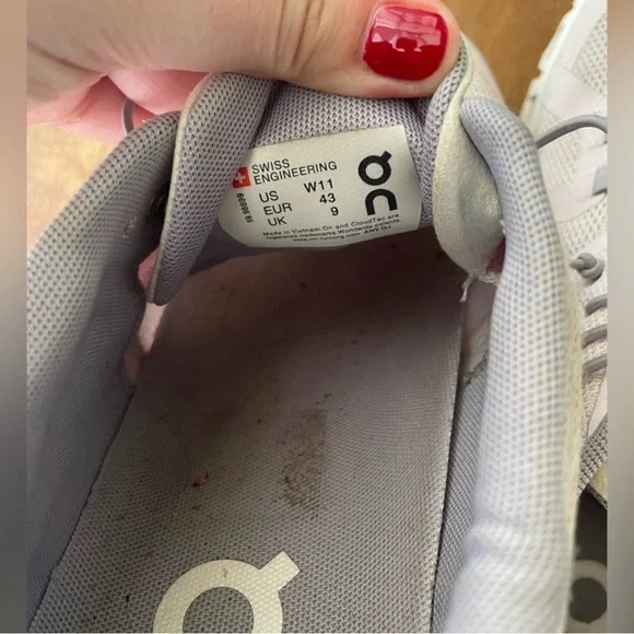 Oncloud Running Shoes in Lilac - Picture 4 of 5